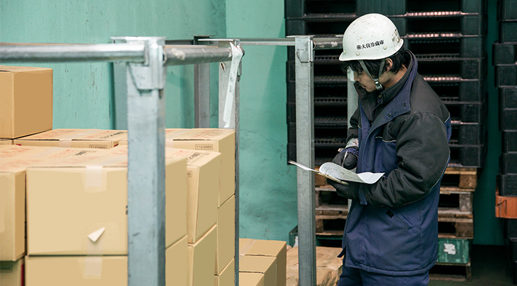 保管・荷役の作業の様子1